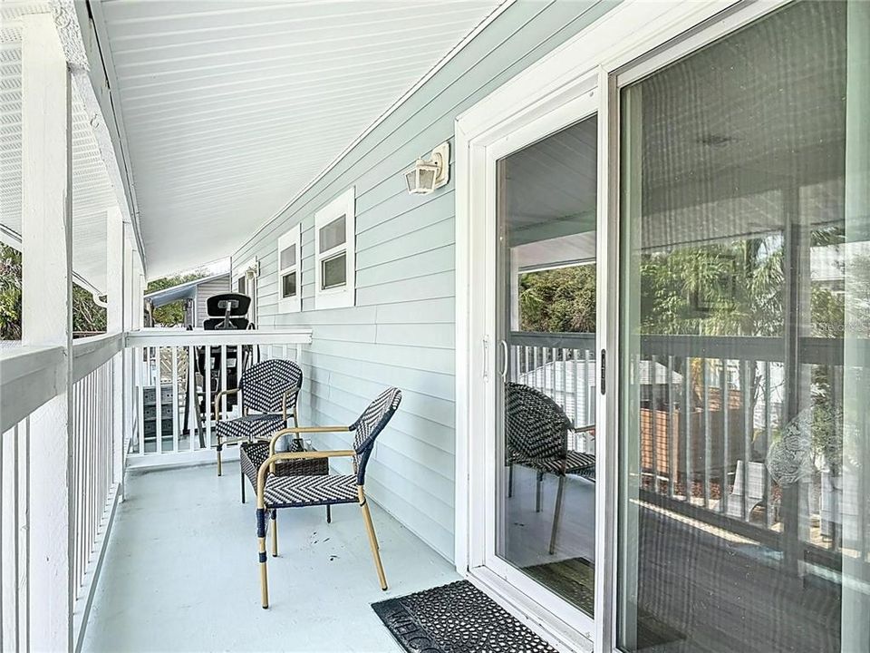 Active With Contract: $961,000 (4 beds, 2 baths, 2400 Square Feet)