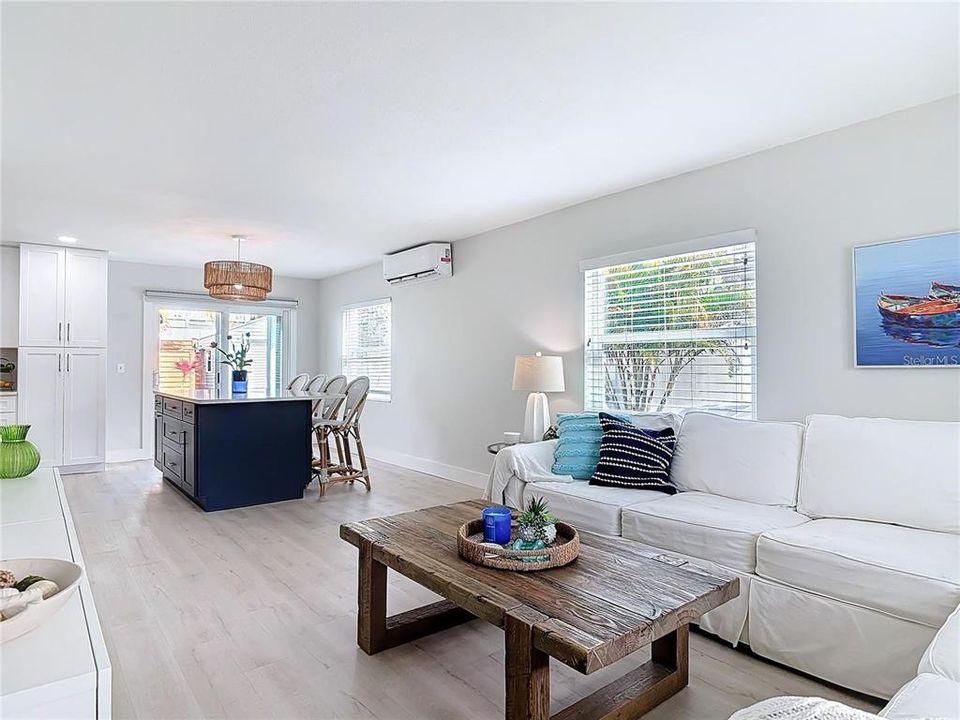 Active With Contract: $961,000 (4 beds, 2 baths, 2400 Square Feet)