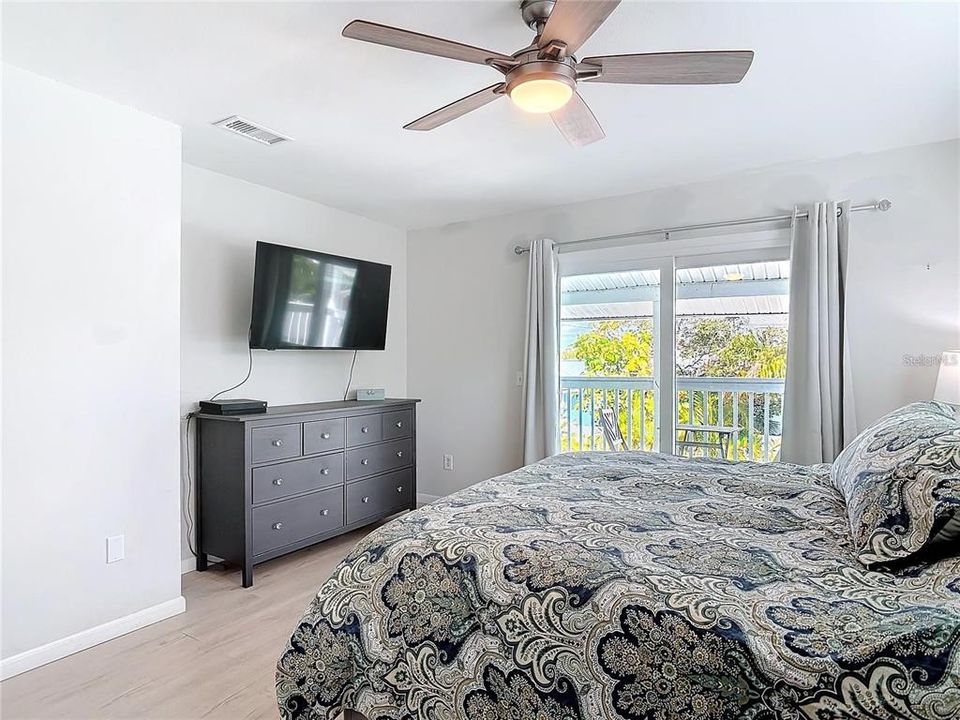 Active With Contract: $961,000 (4 beds, 2 baths, 2400 Square Feet)