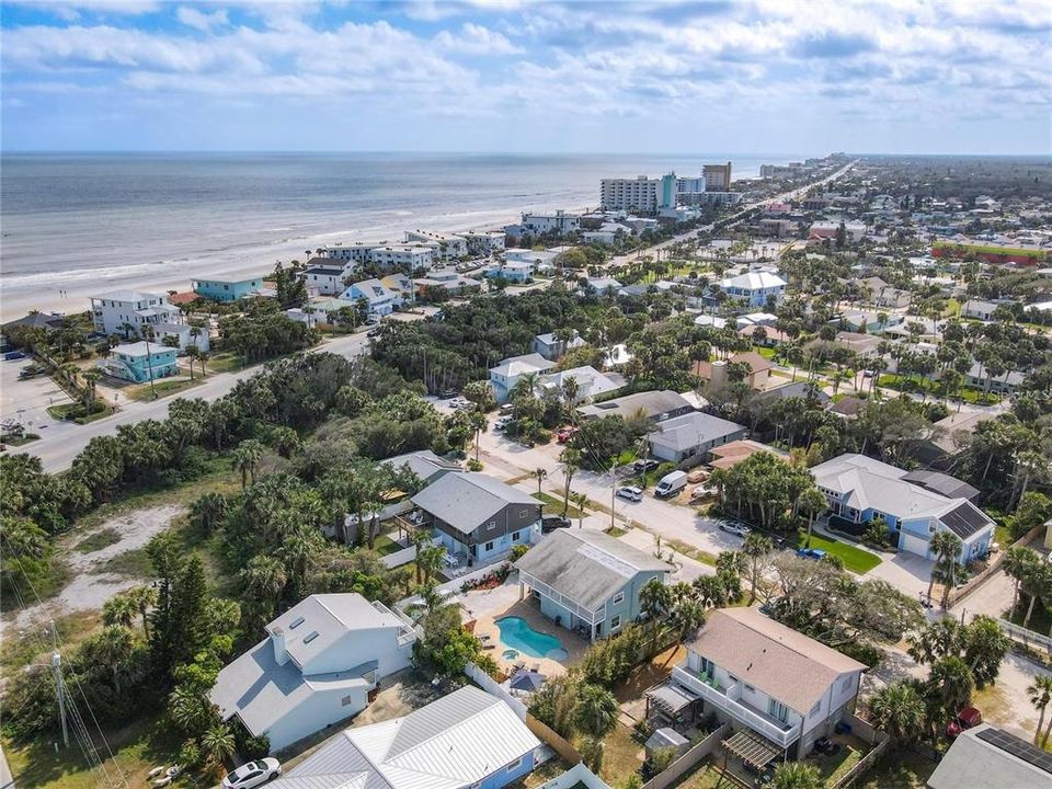 Active With Contract: $961,000 (4 beds, 2 baths, 2400 Square Feet)