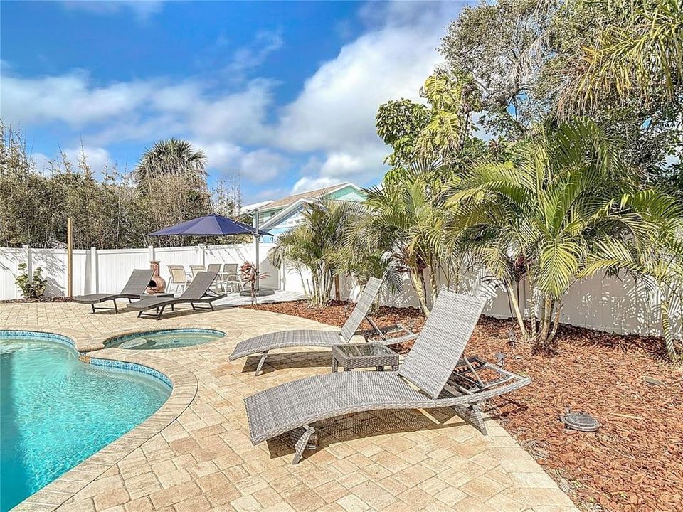 Active With Contract: $961,000 (4 beds, 2 baths, 2400 Square Feet)