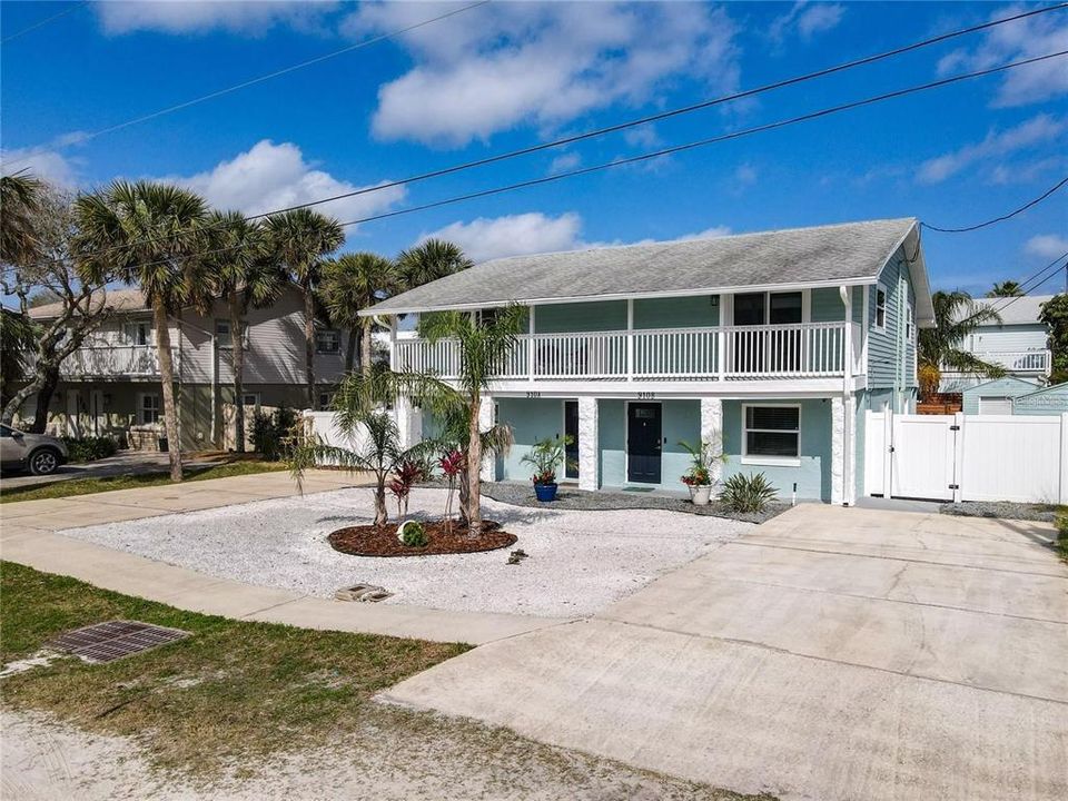 Active With Contract: $961,000 (4 beds, 2 baths, 2400 Square Feet)