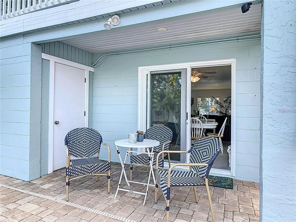 Active With Contract: $961,000 (4 beds, 2 baths, 2400 Square Feet)