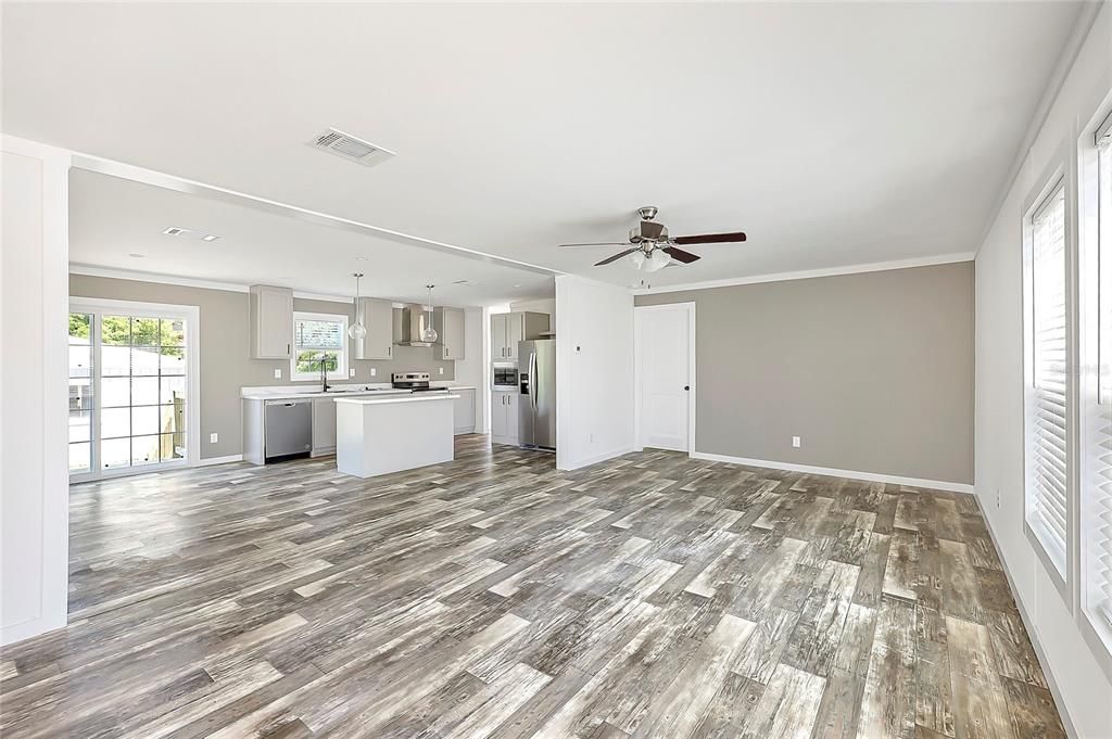 For Sale: $335,000 (3 beds, 2 baths, 1493 Square Feet)