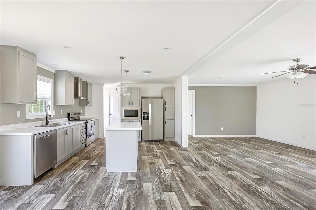 For Sale: $335,000 (3 beds, 2 baths, 1493 Square Feet)