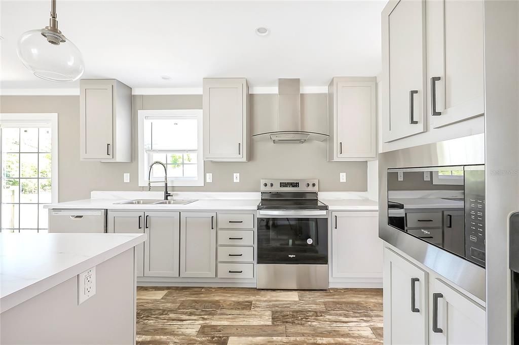 For Sale: $335,000 (3 beds, 2 baths, 1493 Square Feet)