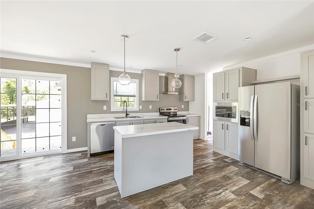 For Sale: $335,000 (3 beds, 2 baths, 1493 Square Feet)