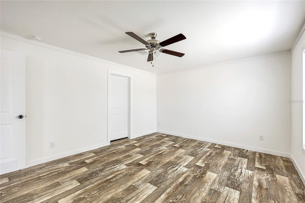 For Sale: $335,000 (3 beds, 2 baths, 1493 Square Feet)