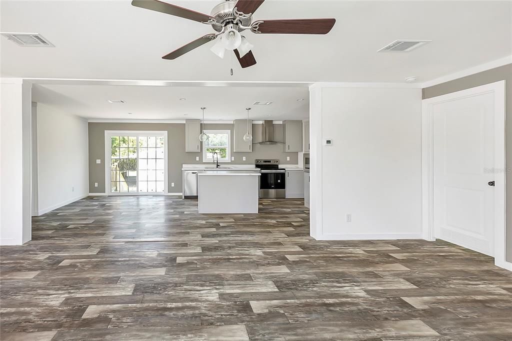 For Sale: $335,000 (3 beds, 2 baths, 1493 Square Feet)