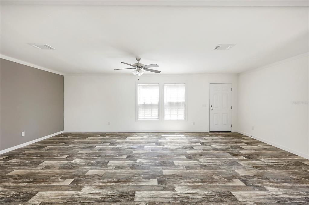 For Sale: $335,000 (3 beds, 2 baths, 1493 Square Feet)