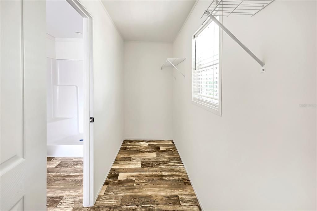 For Sale: $335,000 (3 beds, 2 baths, 1493 Square Feet)