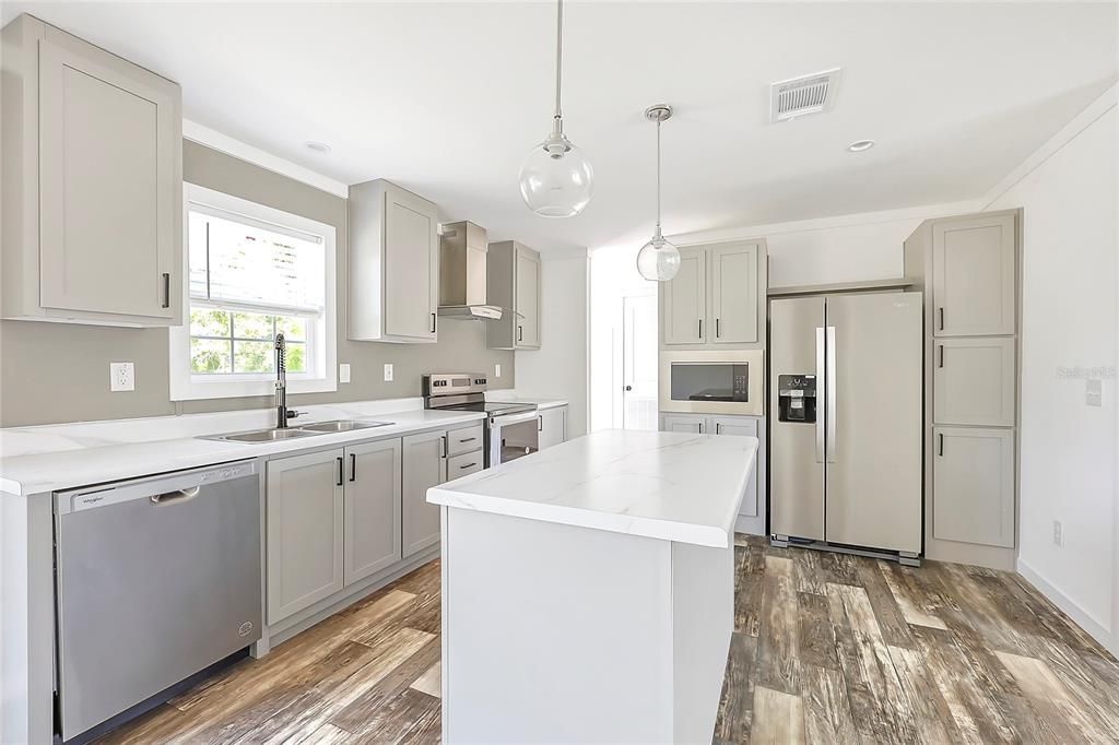 For Sale: $335,000 (3 beds, 2 baths, 1493 Square Feet)