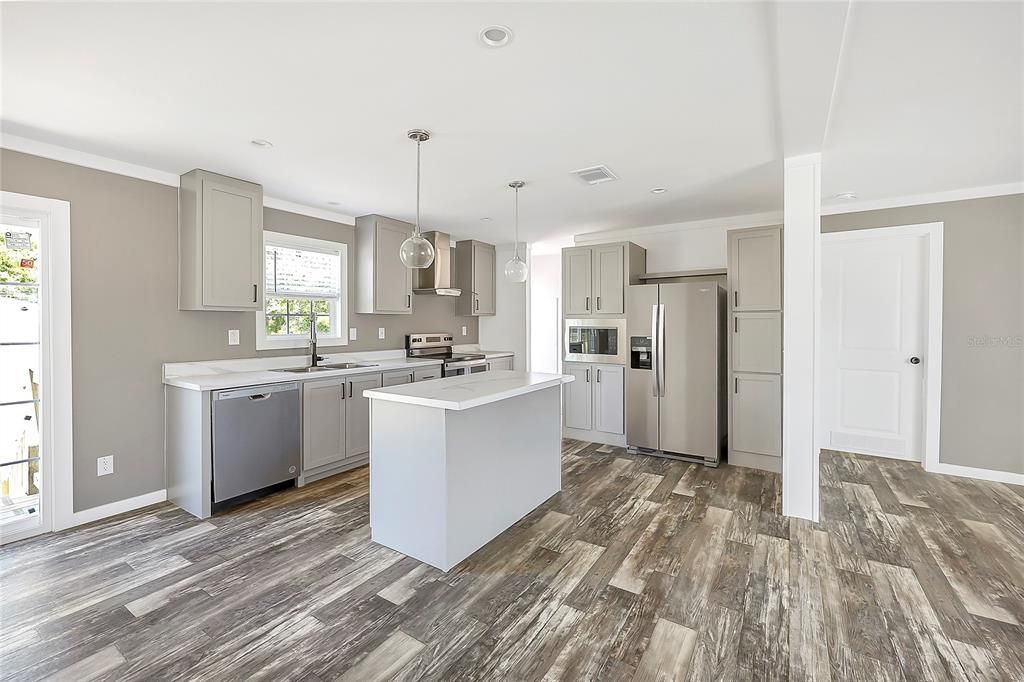 For Sale: $335,000 (3 beds, 2 baths, 1493 Square Feet)