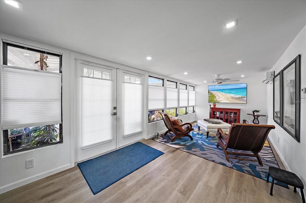 Activo con contrato: $169,900 (2 camas, 2 baños, 912 Pies cuadrados)