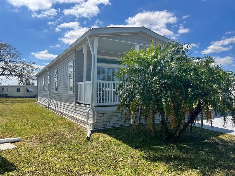 Active With Contract: $235,000 (2 beds, 2 baths, 1527 Square Feet)