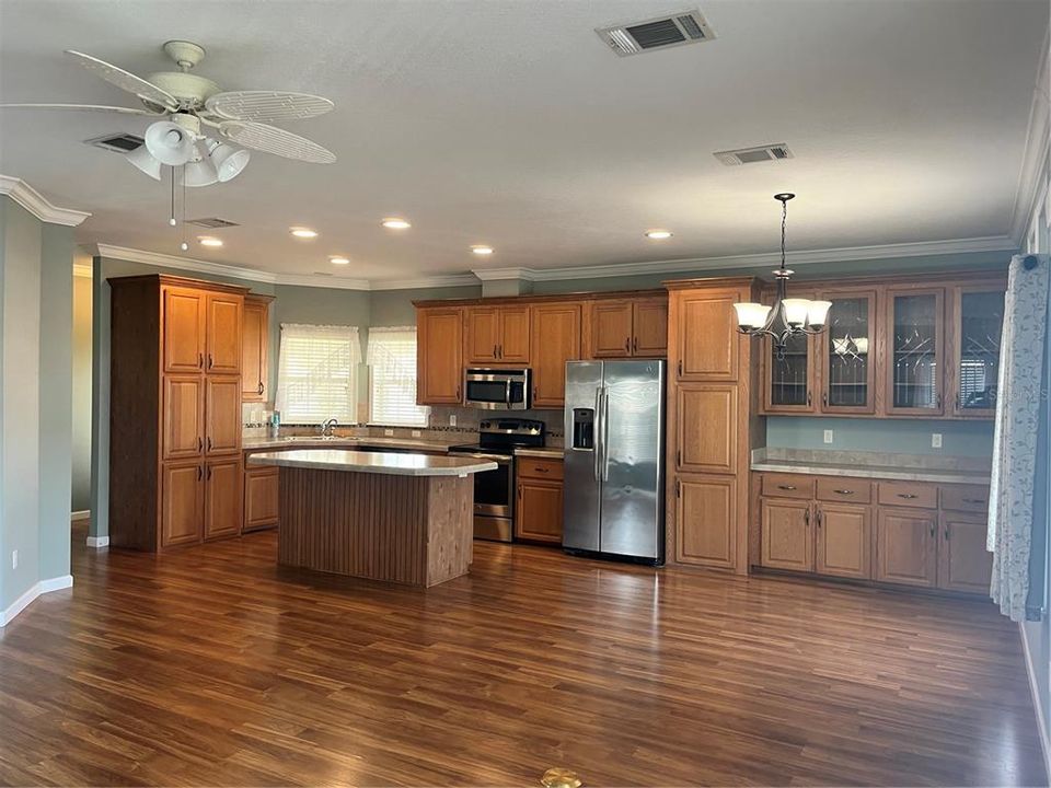 Active With Contract: $235,000 (2 beds, 2 baths, 1527 Square Feet)