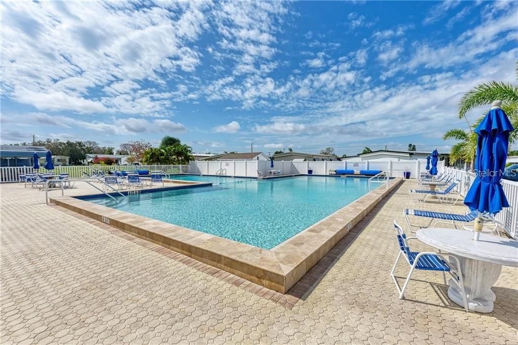 Active With Contract: $235,000 (2 beds, 2 baths, 1527 Square Feet)