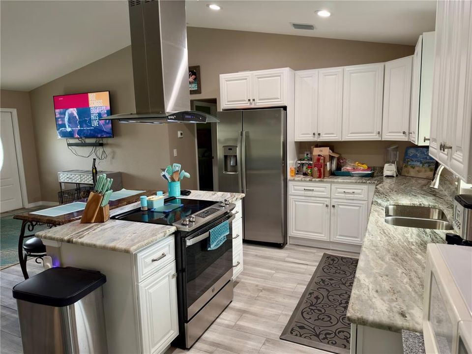 For Rent: $2,750 (3 beds, 2 baths, 1357 Square Feet)