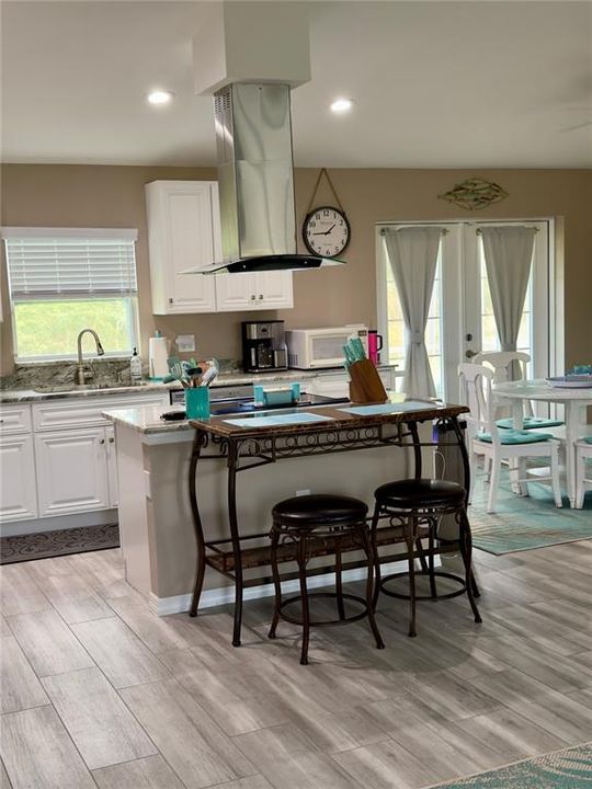 For Rent: $2,750 (3 beds, 2 baths, 1357 Square Feet)