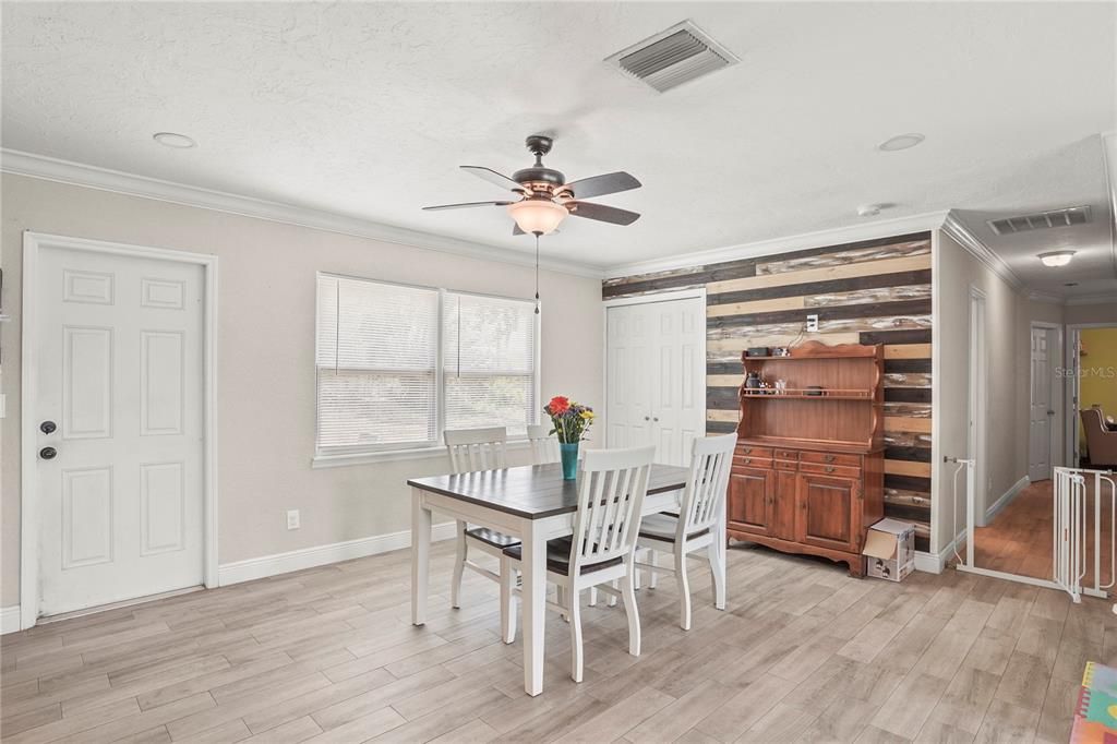 En Venta: $240,000 (3 camas, 2 baños, 1530 Pies cuadrados)