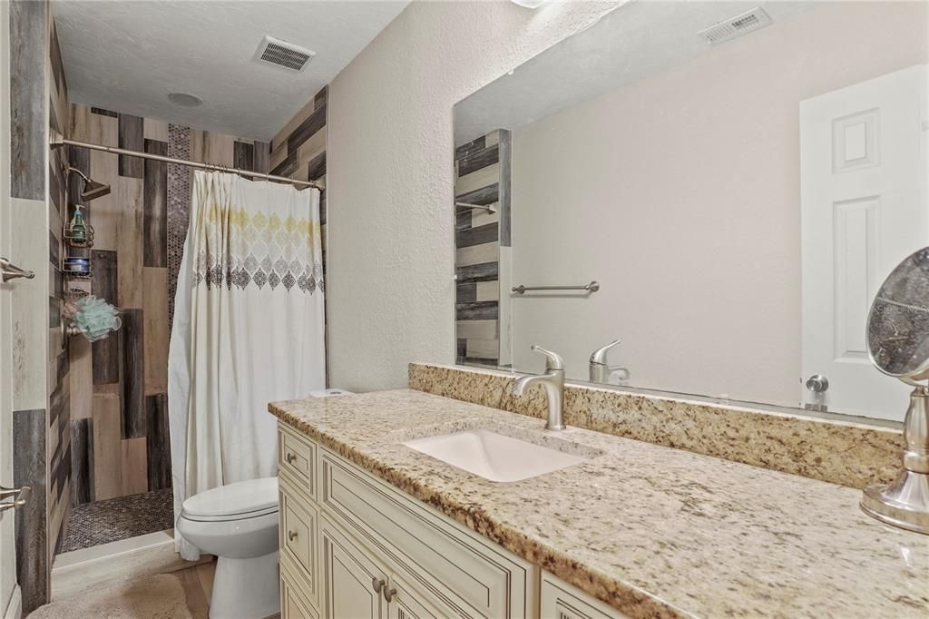 En Venta: $240,000 (3 camas, 2 baños, 1530 Pies cuadrados)