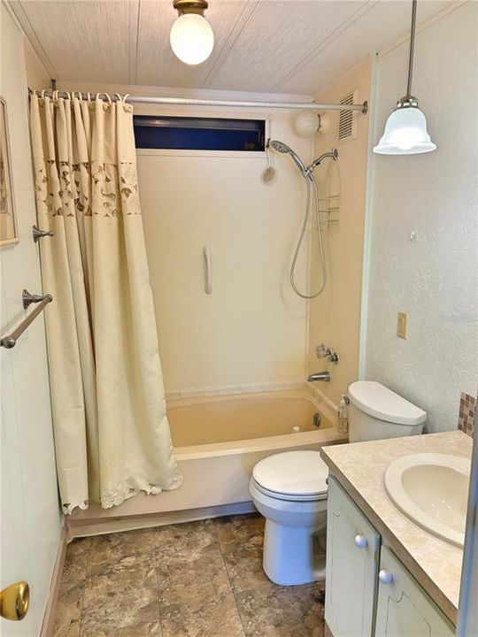 На продажу: $62,000 (2 спален, 2 ванн, 1215 Квадратных фут)