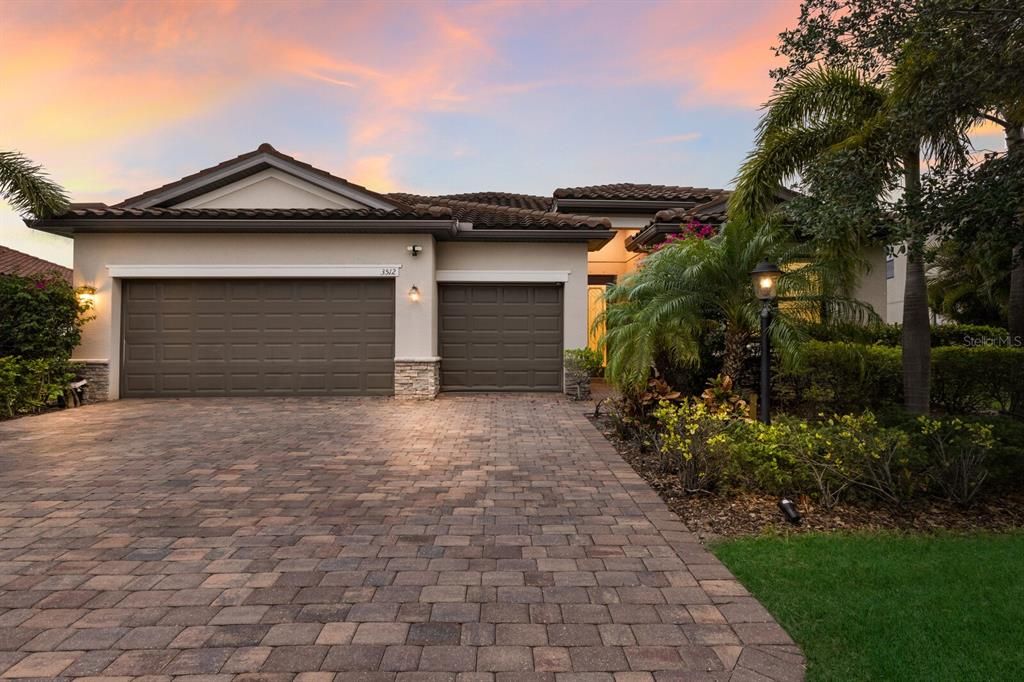 En Venta: $629,900 (4 camas, 3 baños, 2287 Pies cuadrados)