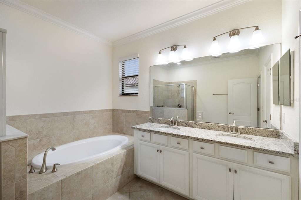 En Venta: $629,900 (4 camas, 3 baños, 2287 Pies cuadrados)