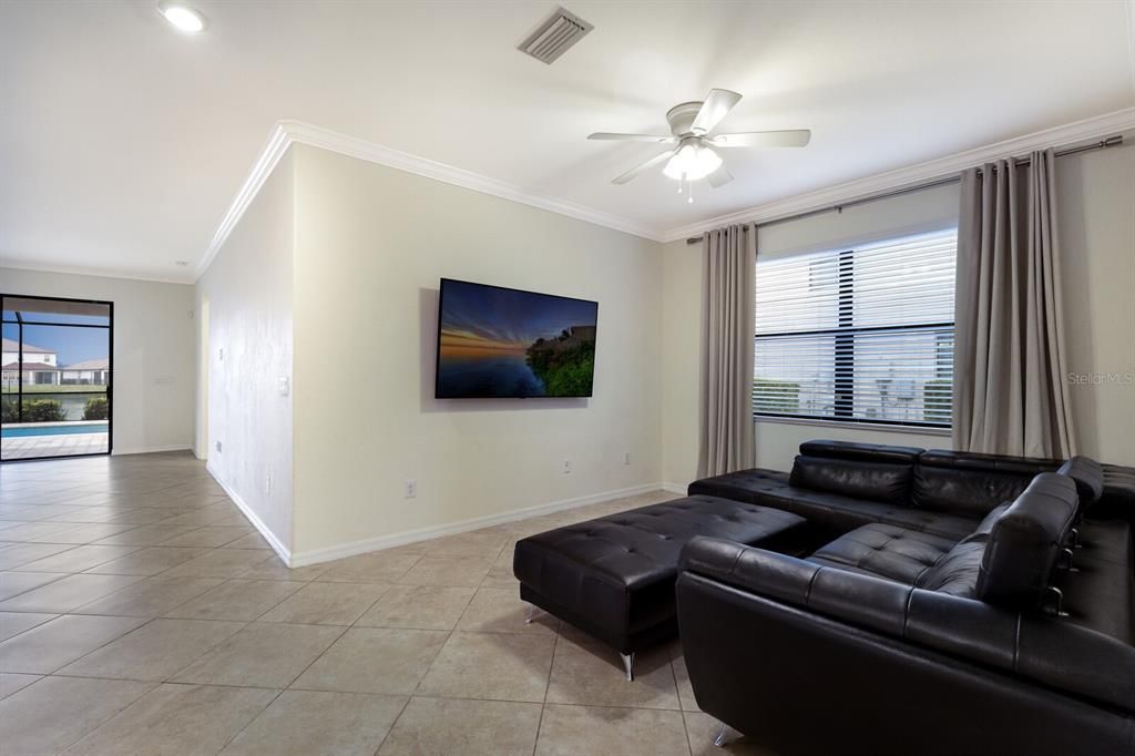 En Venta: $629,900 (4 camas, 3 baños, 2287 Pies cuadrados)