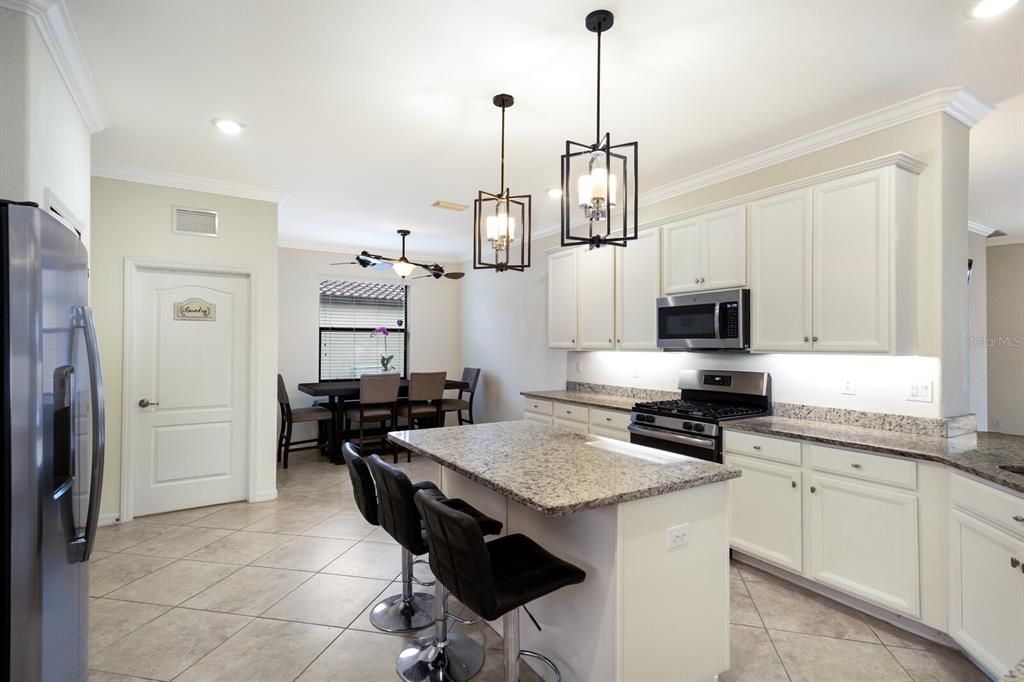 En Venta: $629,900 (4 camas, 3 baños, 2287 Pies cuadrados)