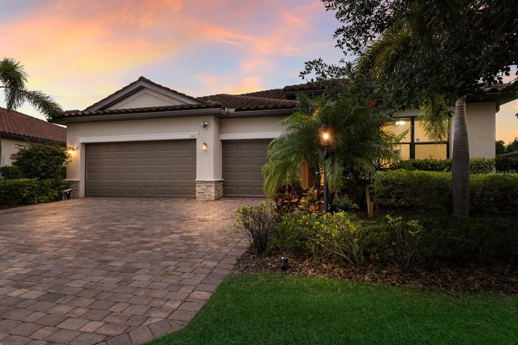 En Venta: $629,900 (4 camas, 3 baños, 2287 Pies cuadrados)