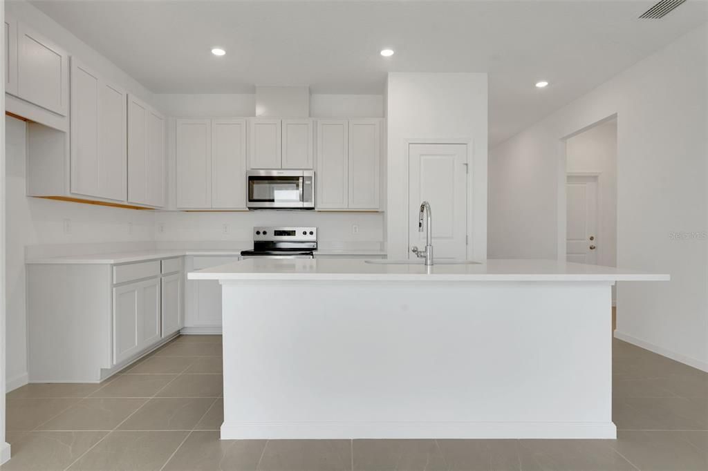 Active With Contract: $273,948 (4 beds, 2 baths, 1598 Square Feet)