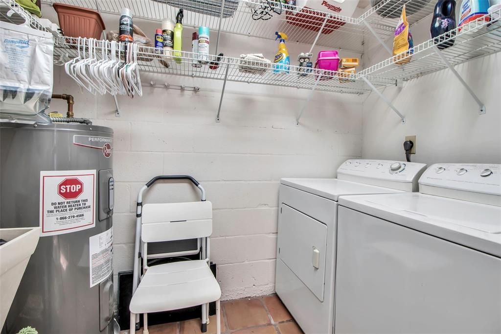 Active With Contract: $330,000 (3 beds, 2 baths, 1547 Square Feet)