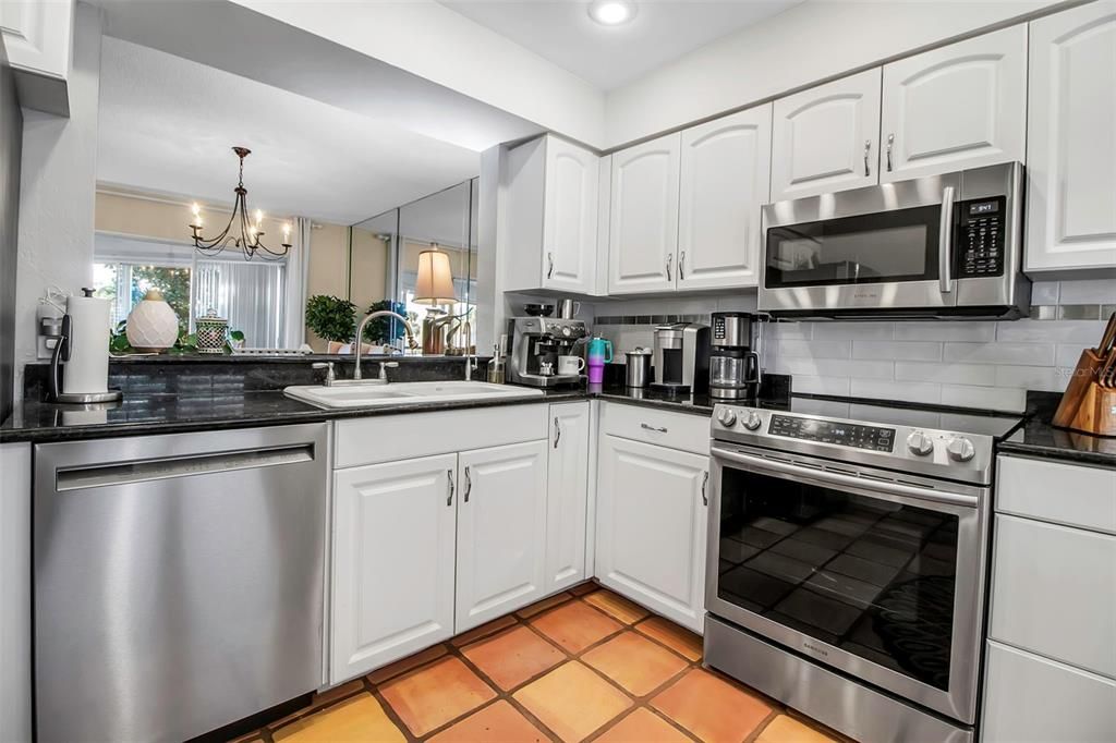 Active With Contract: $330,000 (3 beds, 2 baths, 1547 Square Feet)