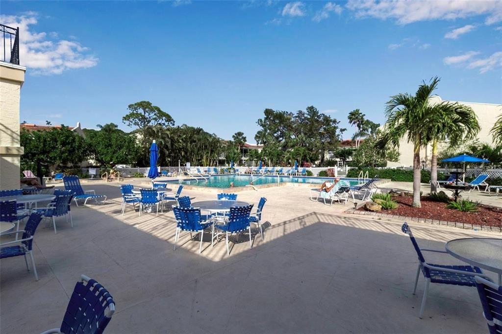 Active With Contract: $330,000 (3 beds, 2 baths, 1547 Square Feet)