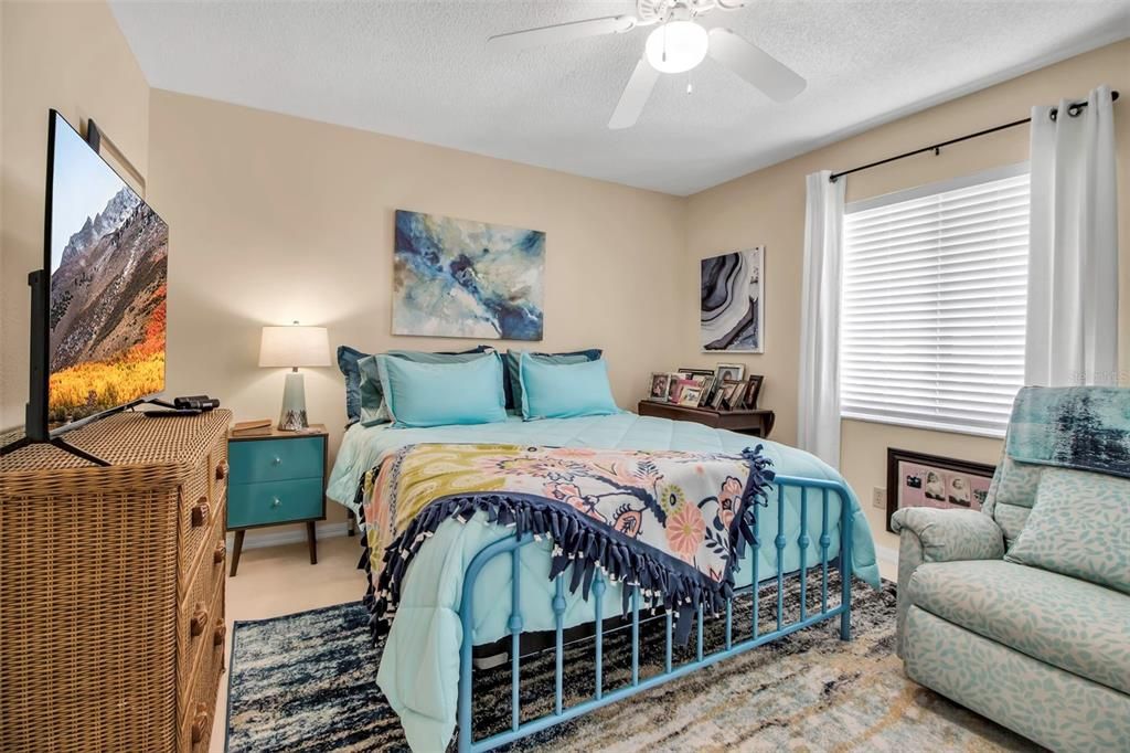 Active With Contract: $330,000 (3 beds, 2 baths, 1547 Square Feet)