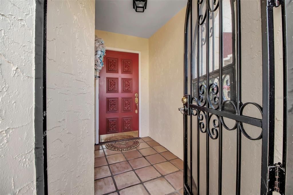 Active With Contract: $330,000 (3 beds, 2 baths, 1547 Square Feet)