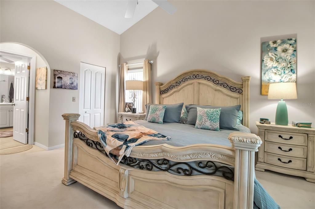 Active With Contract: $330,000 (3 beds, 2 baths, 1547 Square Feet)