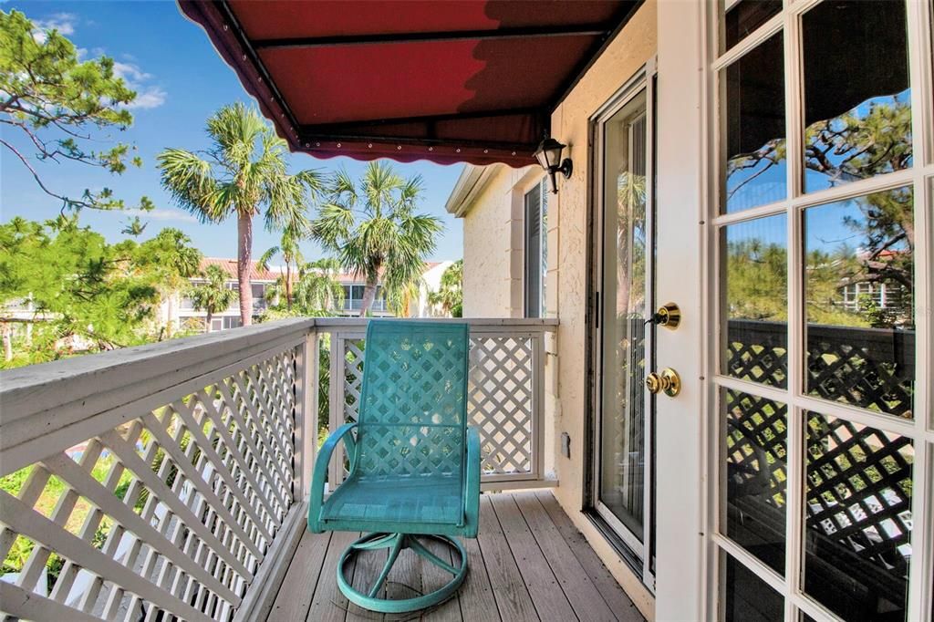 Active With Contract: $330,000 (3 beds, 2 baths, 1547 Square Feet)