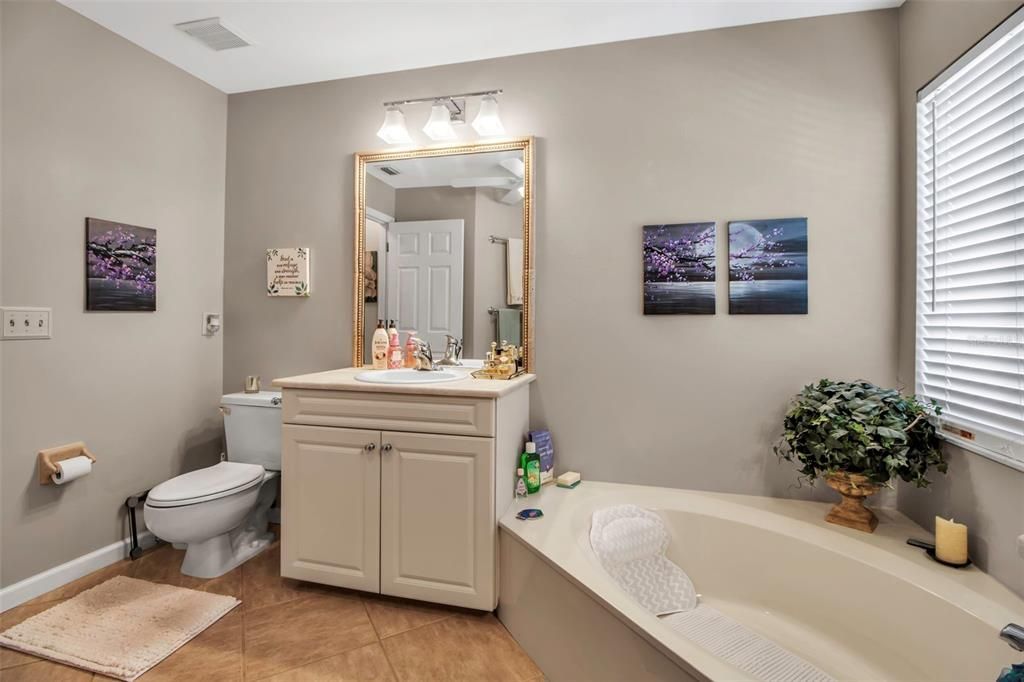 Active With Contract: $330,000 (3 beds, 2 baths, 1547 Square Feet)