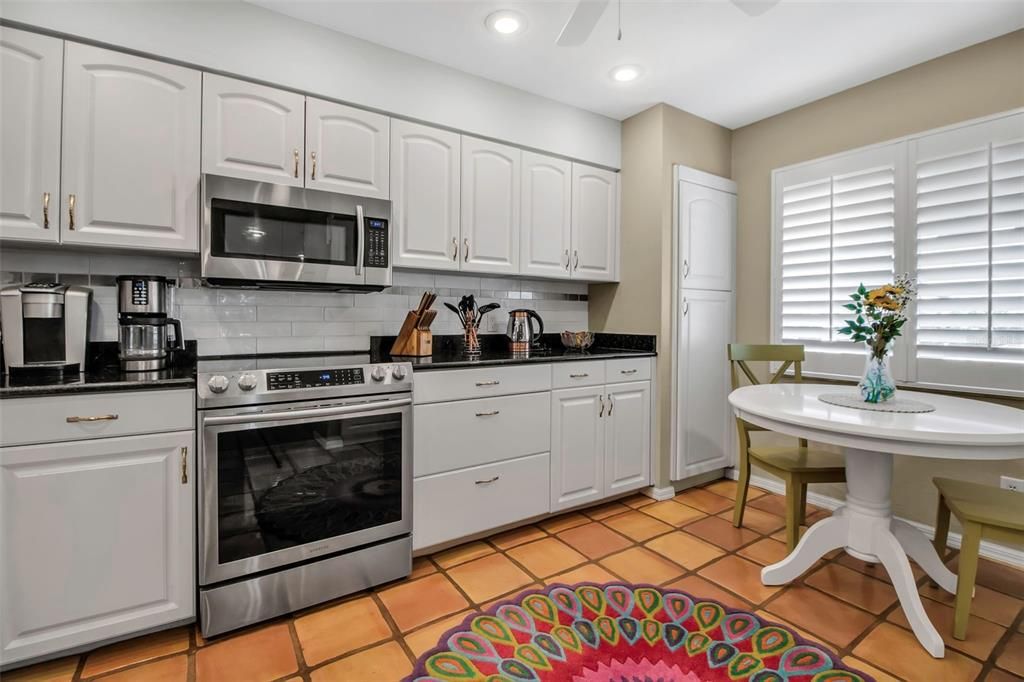 Active With Contract: $330,000 (3 beds, 2 baths, 1547 Square Feet)