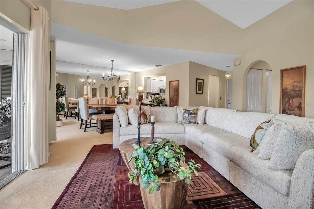 Active With Contract: $330,000 (3 beds, 2 baths, 1547 Square Feet)