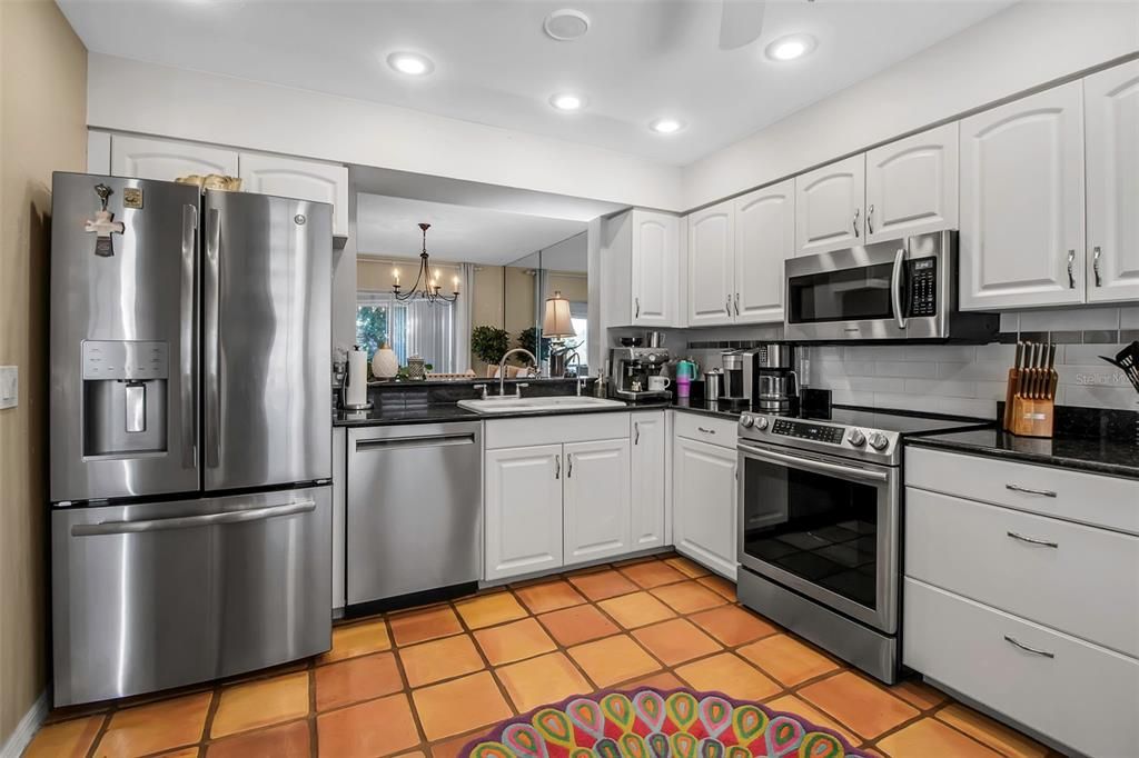 Active With Contract: $330,000 (3 beds, 2 baths, 1547 Square Feet)