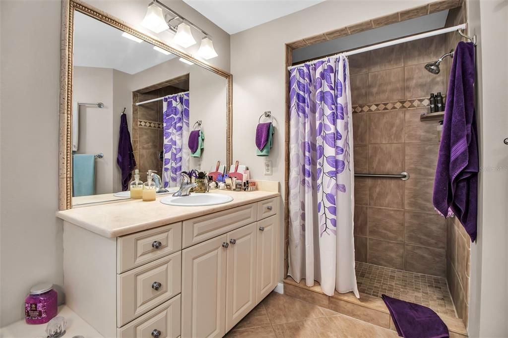 Active With Contract: $330,000 (3 beds, 2 baths, 1547 Square Feet)