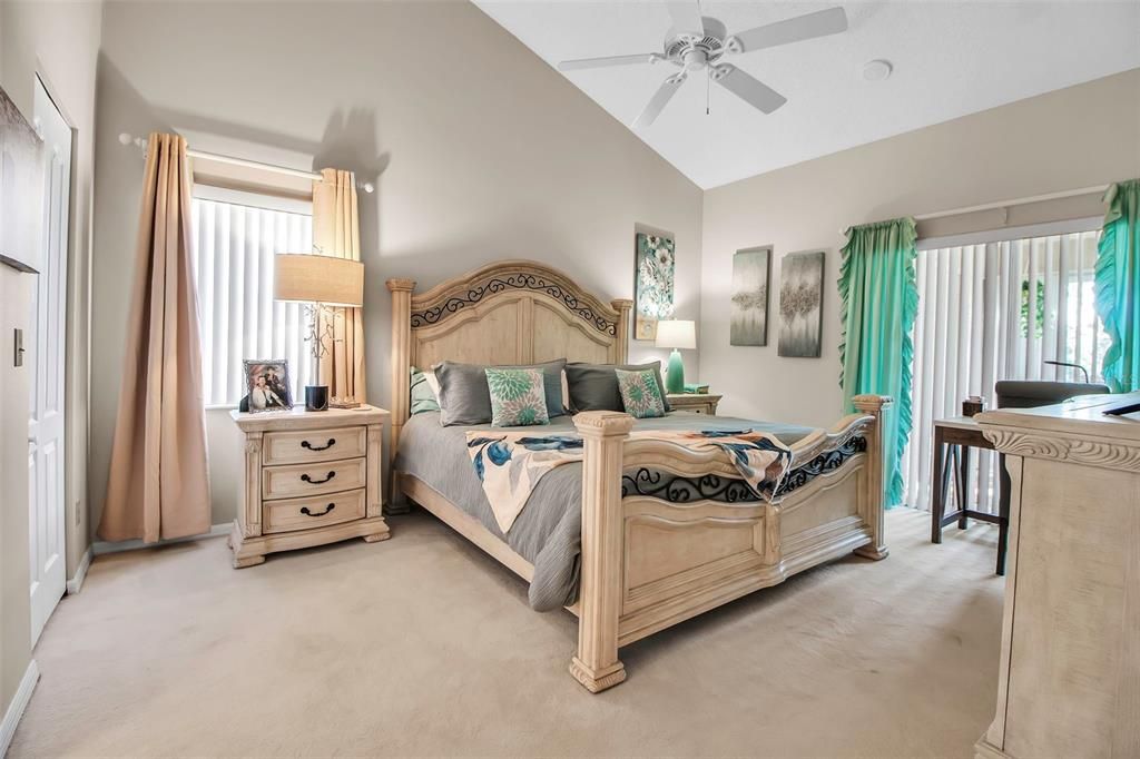 Active With Contract: $330,000 (3 beds, 2 baths, 1547 Square Feet)