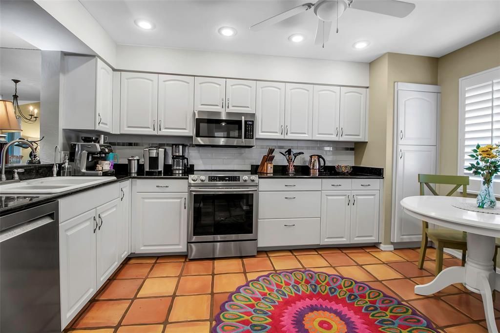 Active With Contract: $330,000 (3 beds, 2 baths, 1547 Square Feet)