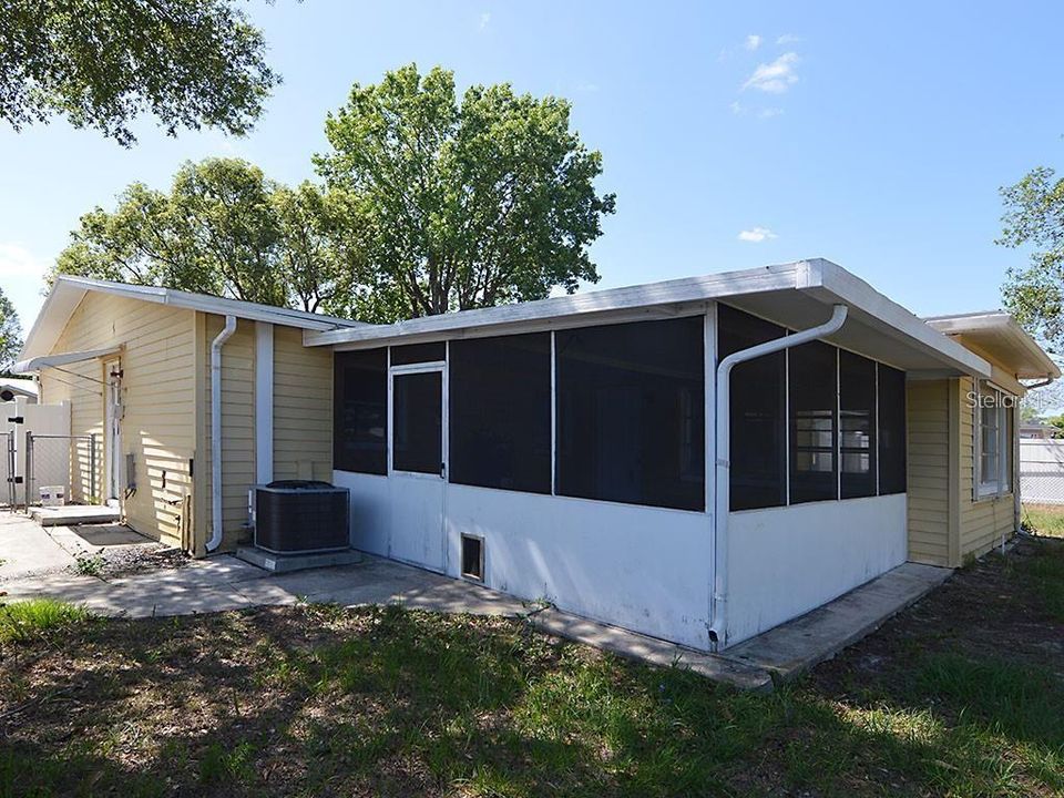 For Rent: $2,000 (2 beds, 2 baths, 1208 Square Feet)