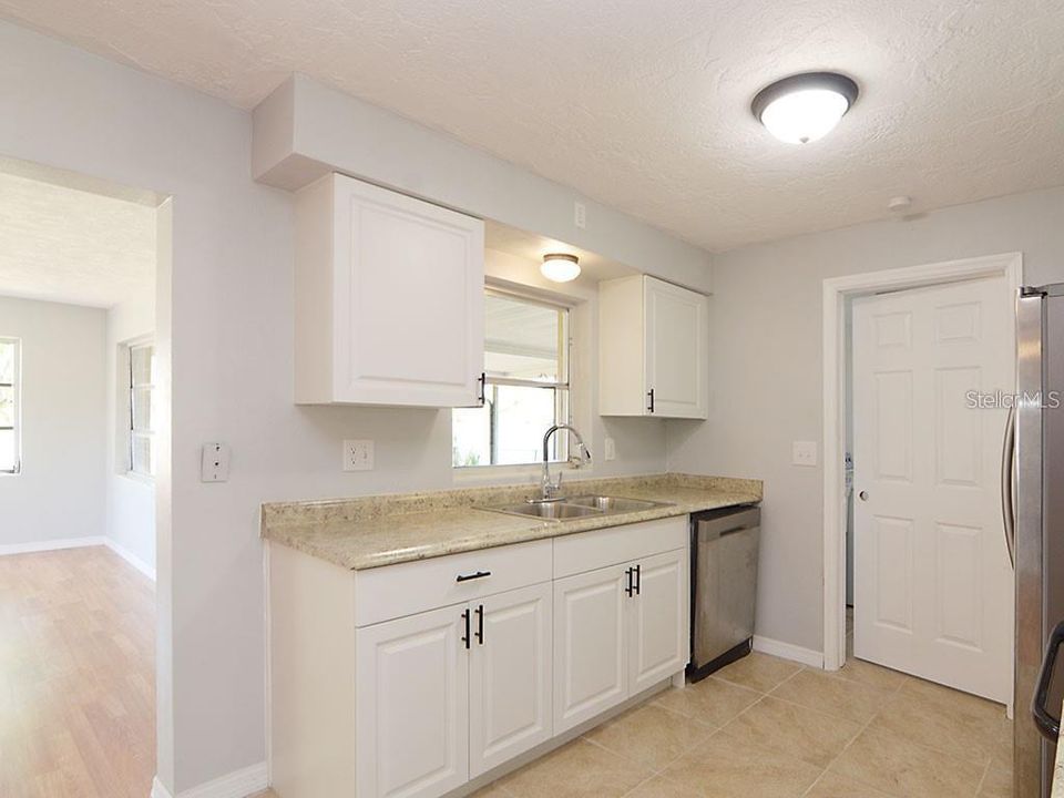 For Rent: $2,000 (2 beds, 2 baths, 1208 Square Feet)