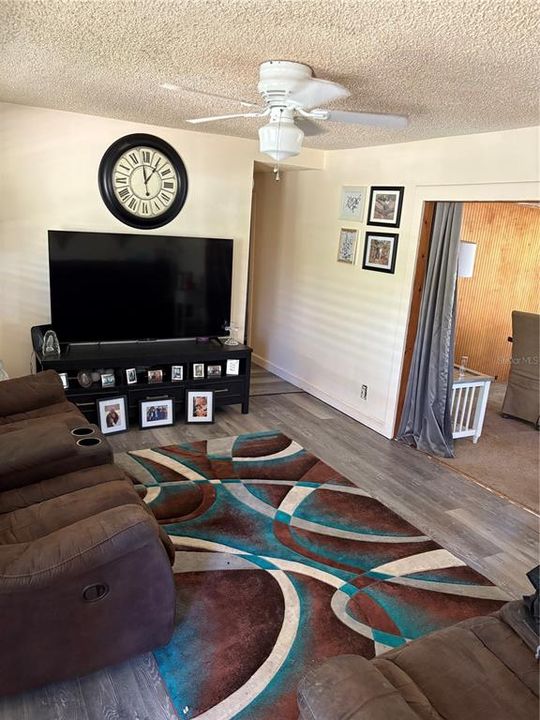 Active With Contract: $199,000 (3 beds, 1 baths, 732 Square Feet)