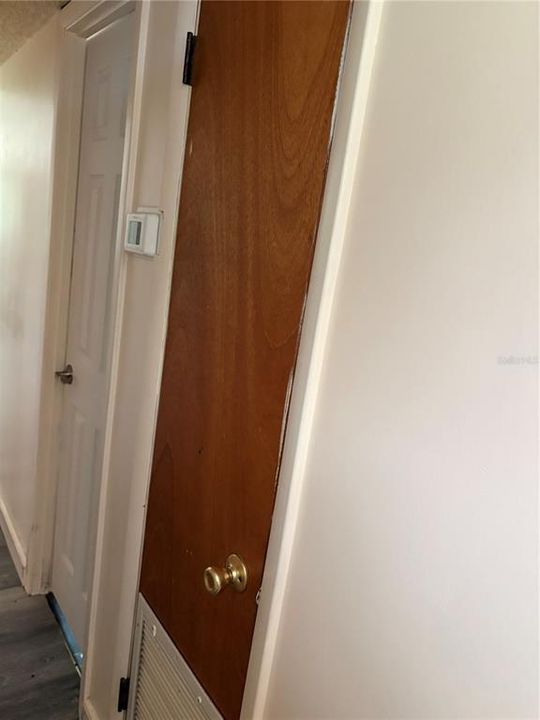 Active With Contract: $199,000 (3 beds, 1 baths, 732 Square Feet)